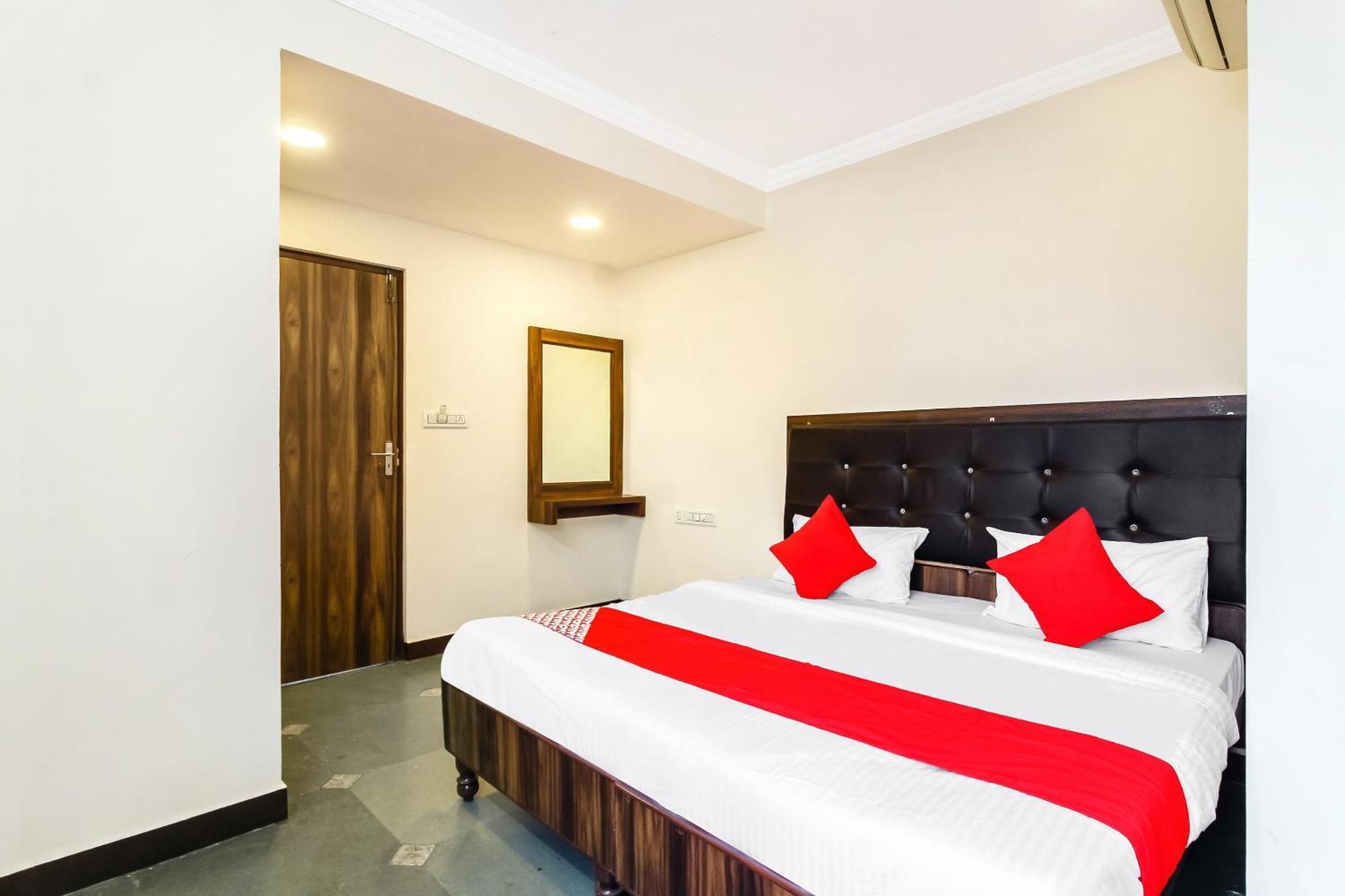 Hotel O Tokyo Hyderabad Exteriör bild