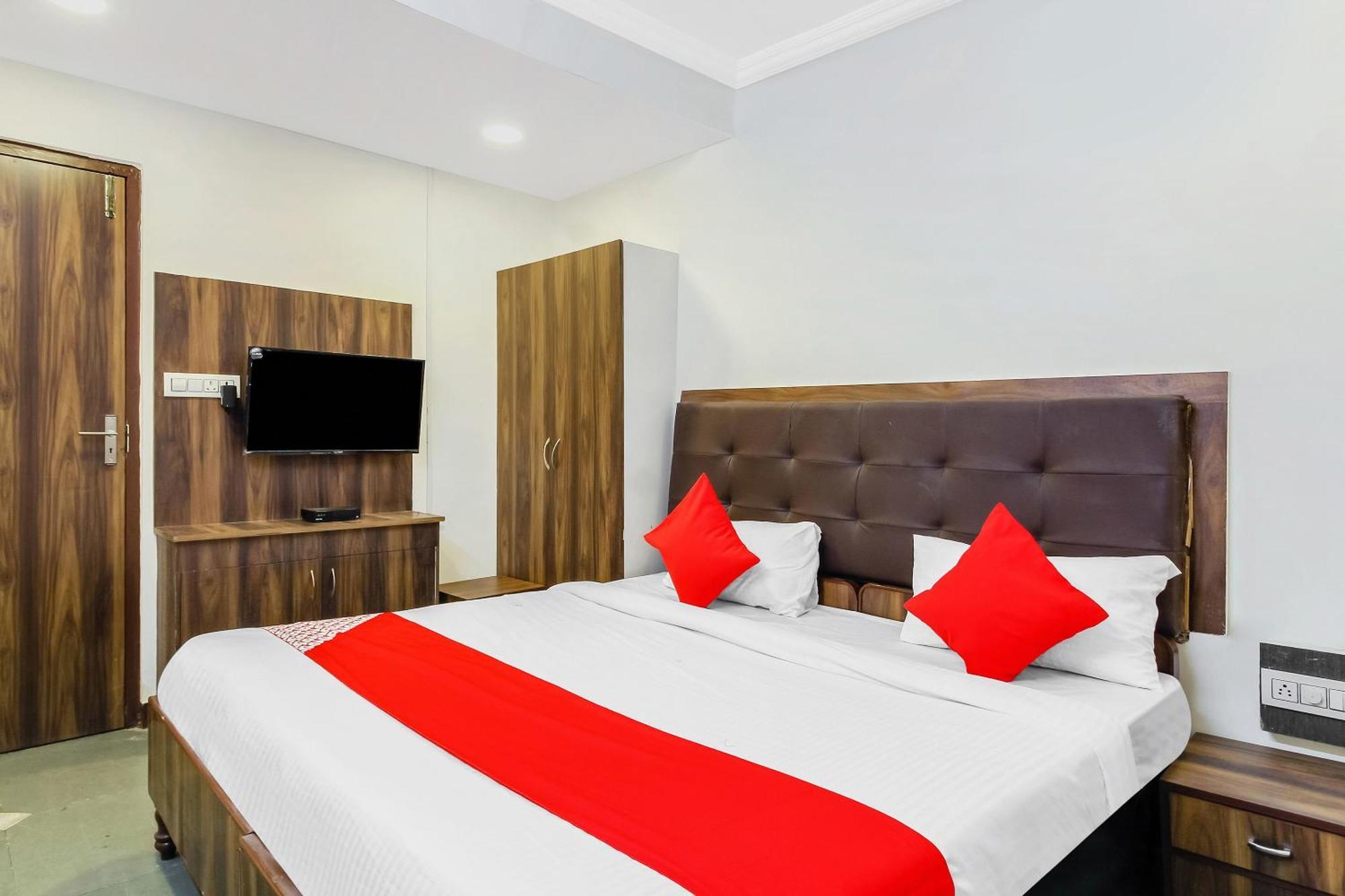 Hotel O Tokyo Hyderabad Exteriör bild